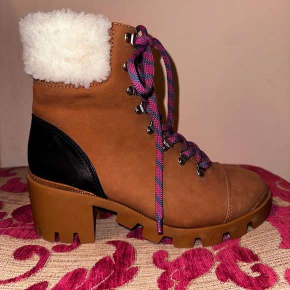 NEW DESIGNER Schutz Ritah Leather Lace up Faux Fur Lug Sole Boots - Picture 4 of 10